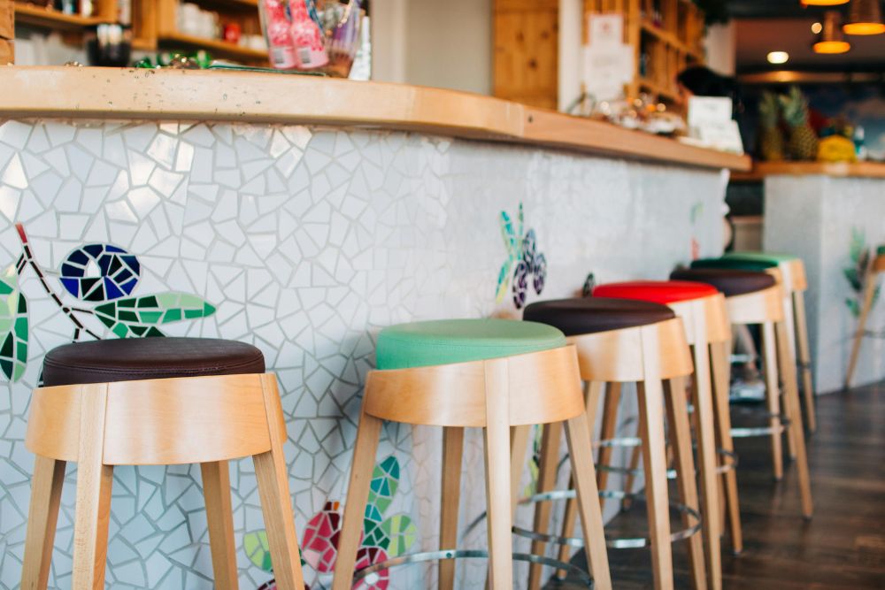 כסאות בר צבע חום