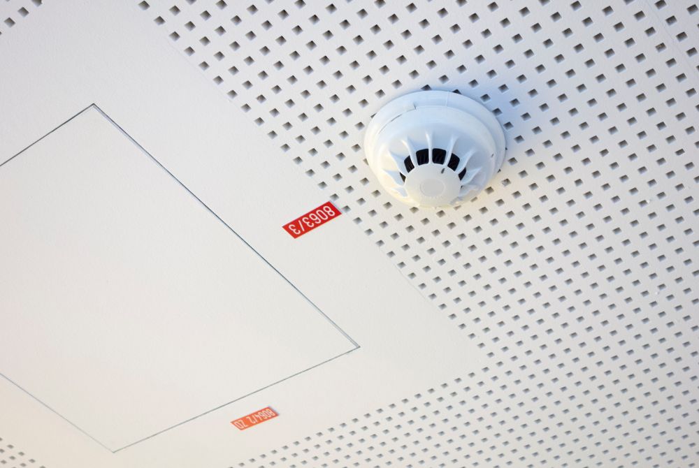 גלאי עשן בתקרה